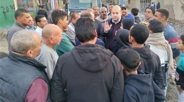نائب محافظ الجيزة يتابع ميدانيا أعمال تطهير مصرف الرزقة بقرية أبو صير