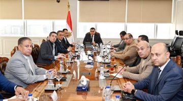 وزير الإسكان يتابع معدلات تسويق عدد من المشروعات