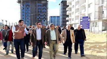 وزير الإسكان يتفقد أبراج المنطقة الشاطئية و”كمبوند مزارين” بالعلمين الجديدة