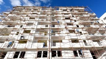 وزير الإسكان يتفقد اللمسات النهائية لأنظمة التشغيل بأبراج المنطقة الشاطئية.. ويتجول بـ “كمبوند مزارين” بمدينة العلمين الجديدة