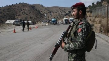 مقتل وإصابة ثلاثة أشخاص جراء هجوم إرهابي في باكستان