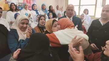 بعد 36 سنه..ترند المعلم بشكل مختلف ببورسعيد.. أغنية «ست الحبايب» تفجر البكاء دموع الفرحة لمس عزيزة رفعت وجميع المعلمين