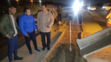 رئيس جهاز الشروق يتابع ليلًا أعمال استكمال الأرصفة والجُزر بالمحور الشرقي بالمدينة