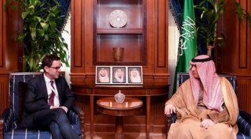 الجبير يستقبل المدير العام لمنتدى باريس الدولي
