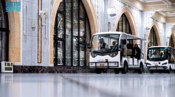400 عربة «قولف» لخدمة المعتمرين بالحرم