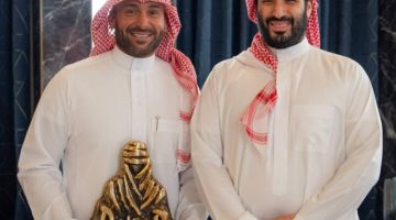 ولي العهد يستقبل يزيد الراجحي بمناسبة تحقيقه لقب رالي داكار السعودية
