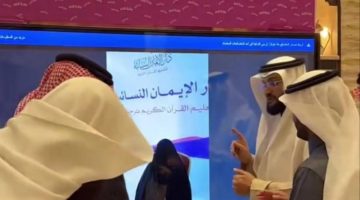 بعد 23 عامًا من التعلم والمثابرة.. «أُميَّة ستينيَّة» تحقق حلمها بحفظ القرآن