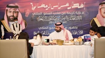 نائب أمير جازان يشارك أبناءه الأيتام الإفطار الرمضاني