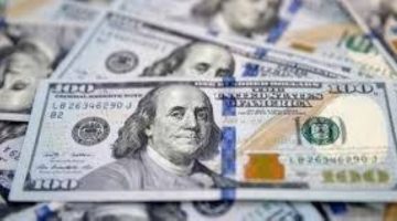 الدولار قرب أدنى مستوى في 5 أشهر في ظل مخاوف النمو الاقتصادي