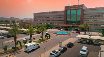 إنقاذ حياة مواطن أربعيني من السعال الدموي بتدخل طبي متقدم في مدينة الملك عبدالله الطبية