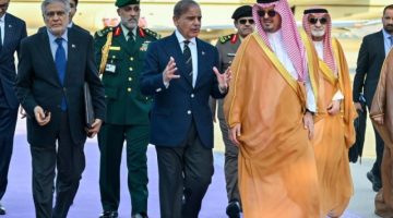 رئيس الوزراء الباكستاني يصل إلى جدة