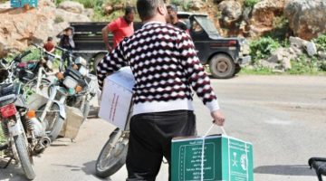 “سلمان للإغاثة” يوزّع 143 سلة غذائية في مدينة قطنا بمحافظة ريف دمشق