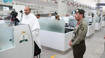 مدير الجوازات يقف على سير العمل بصالات جوازات مطار جدة