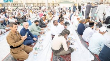 السُّفرة الرمضانية في المسجد النبوي.. أصالةٌ متجذرة وعراقةٌ ممتدة