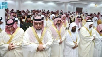 أمير نجران يؤدي صلاة عيد الفطر