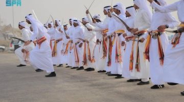“العرضة” تتألق في صدارة الفنون الشعبية لأهالي الباحة احتفالًا بعيد الفطر