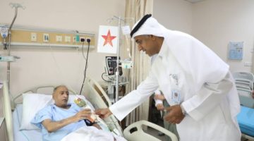 الرئيس التنفيذي لتجمع جدة الصحي يزور المرضى المنومين والمنسوبين ويهنئهم بعيد الفطر
