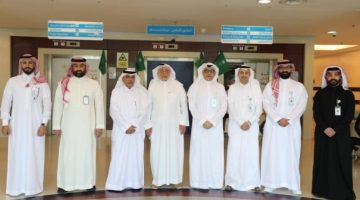مجمع الملك عبدالله الطبي يستقبل جمعية العلاج الآمن للمشاركة في معايدة المرضى المنومين