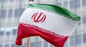 إيران تدعو فرنسا إلى «توضيح» سبب توقيف امرأة إيرانية